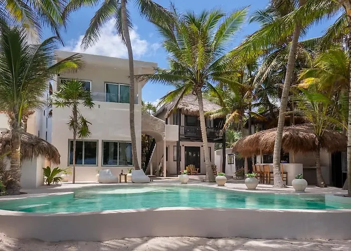 New 3br Private Beachfront With Pool At Soliman